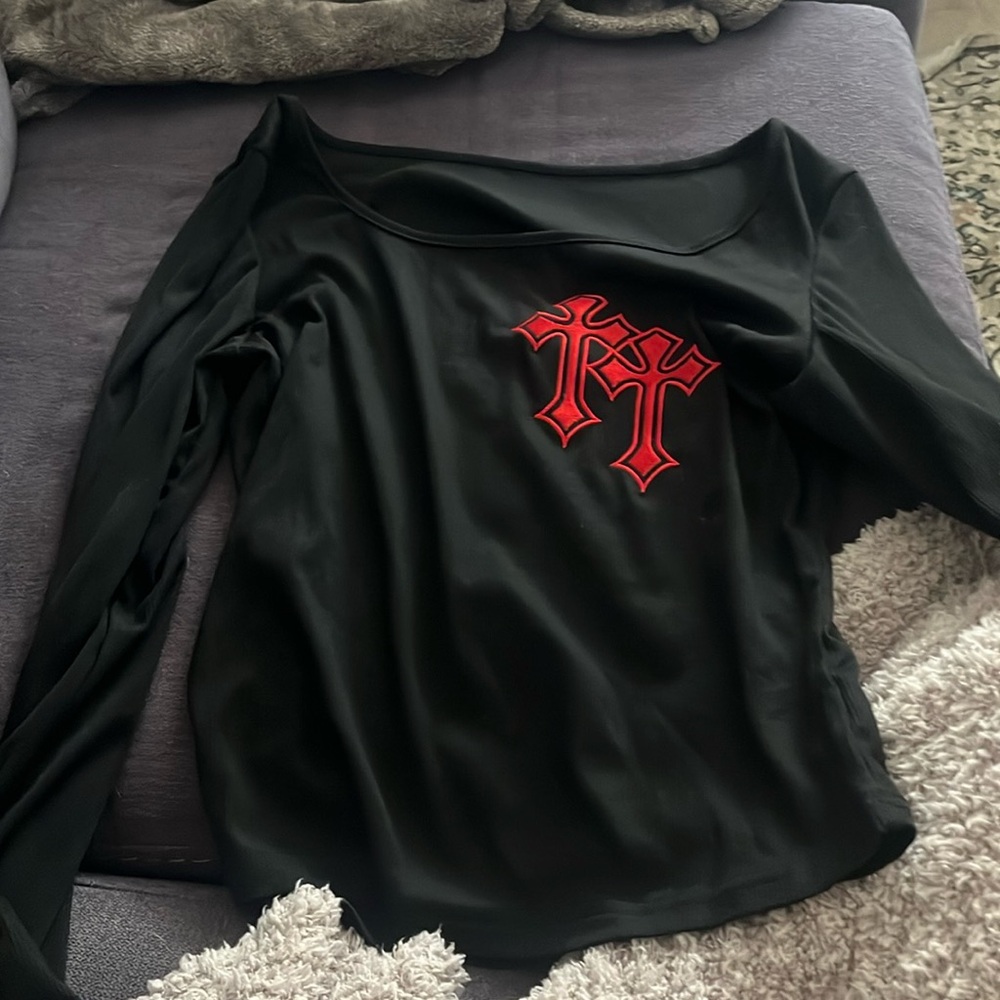 Small Soft Black Cross Long Sleeve